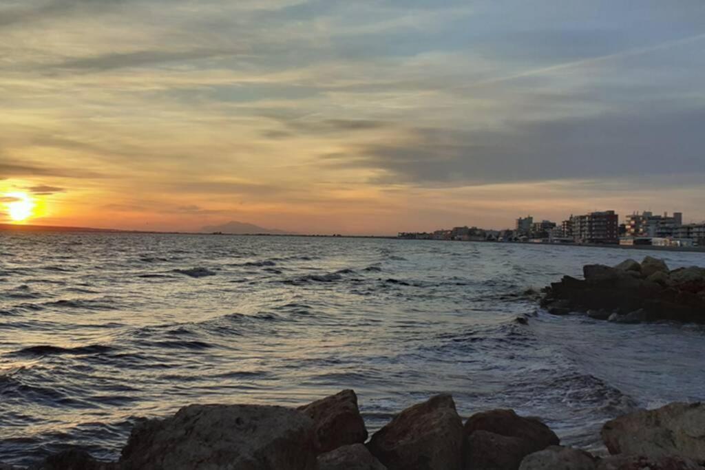 Descansar, sonreír, sentir. Paraíso frente al mar Santa Pola Exterior foto